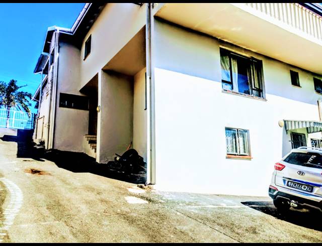 7 BEDROOM HOUSE FOR SALE IN UMHLATUZANA